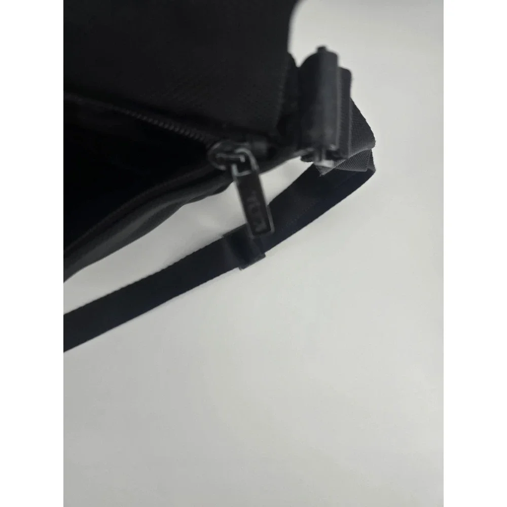 Tumi Messenger Bag Mens OS 4368D3 Black Ballistic Nylon Crossbody*